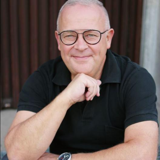 (c) Rainer Gast Gast, Rainer Q1